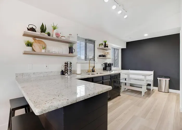 Lux Fun Zone - Sleeps 16 *
