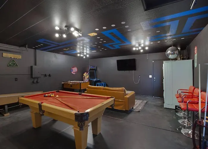 Lux Fun Zone - Sleeps 16