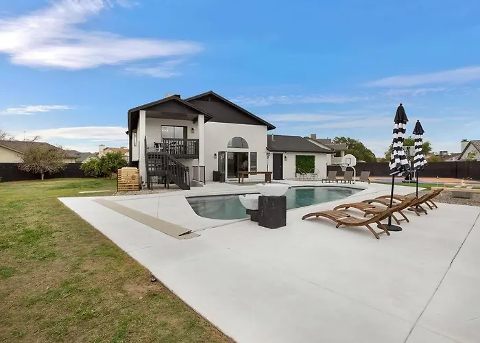 Lux Fun Zone - Sleeps 16